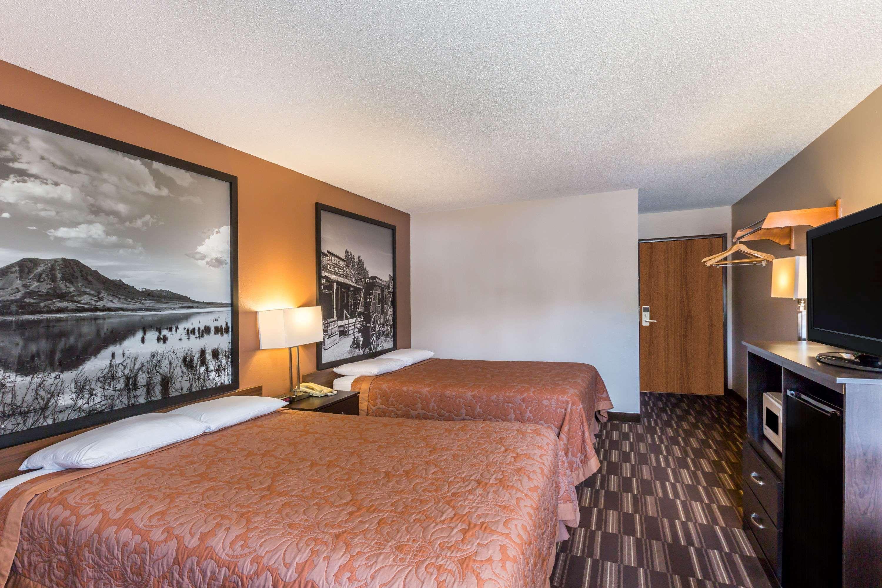 Super 8 By Wyndham Madison Hotel Exterior photo