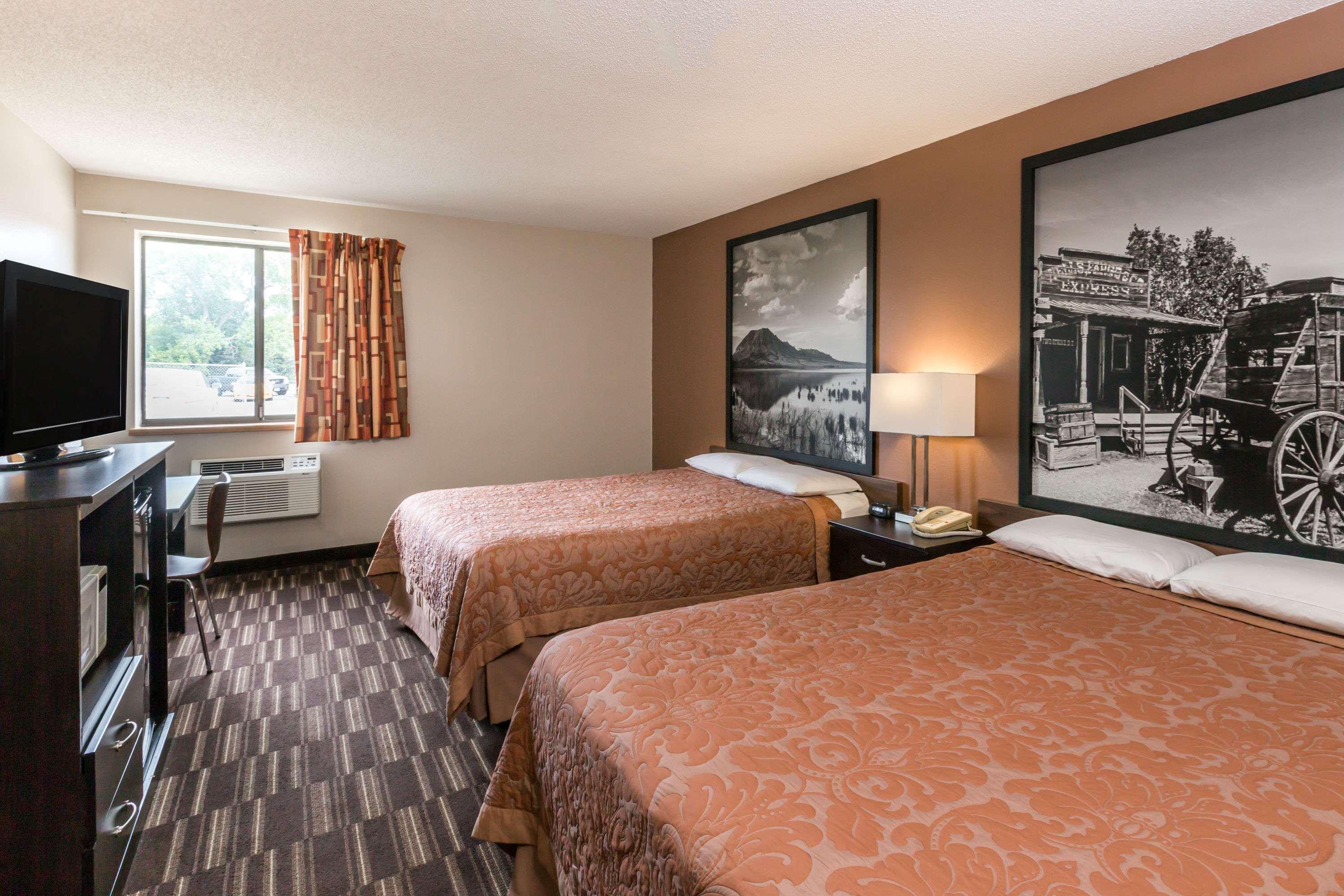 Super 8 By Wyndham Madison Hotel Exterior photo